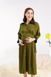 Robe chemise en soie boutonnée avec col contrasté